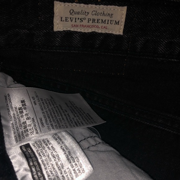 Vintage high waisted Levi’s jean shorts - Picture 4 of 4